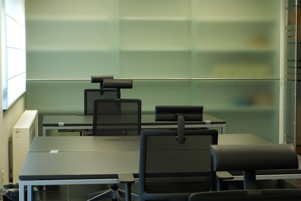 干净的办公桌政策图片下载