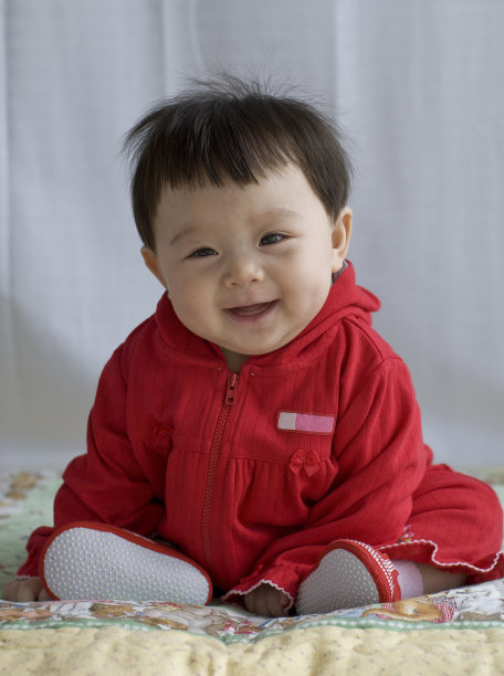 快乐的宝宝笑图片下载