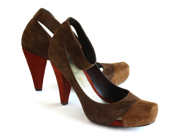 棕色的鞋子图片下载