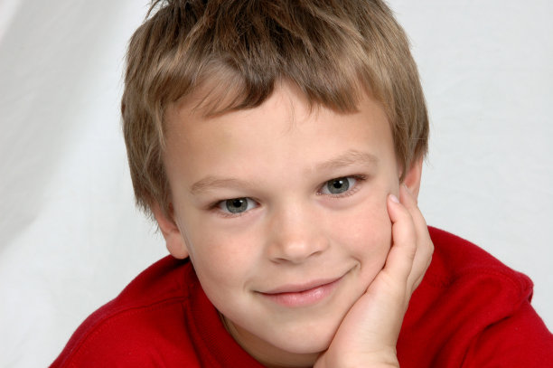 小男孩的脸图片下载