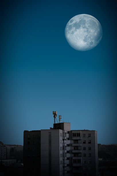 蓝色的月亮图片下载