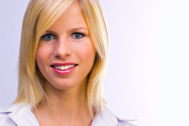 年轻漂亮的女人图片下载