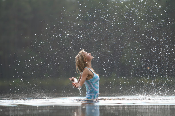 水喷雾图片下载