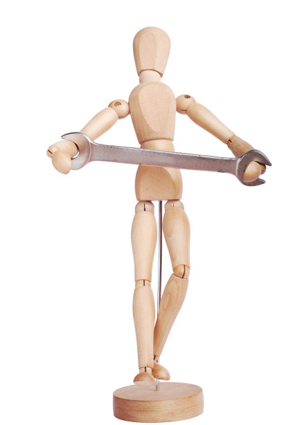 带扳手的隔离工人木雕图片下载