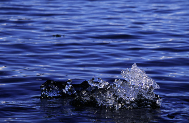 一块冰图片下载