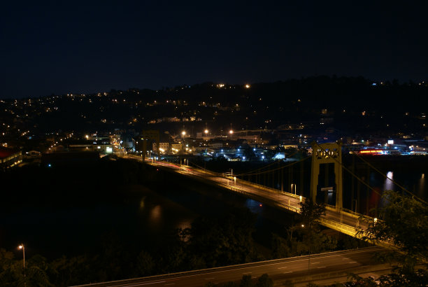 桥在晚上图片下载