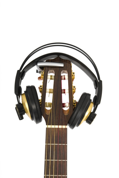 吉他与耳机。图片下载
