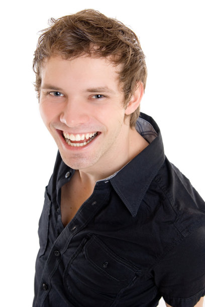 年轻英俊微笑的男人图片下载