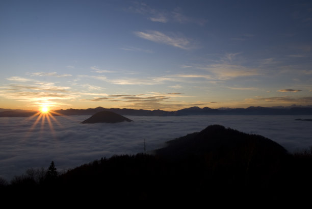 云上的日落图片下载