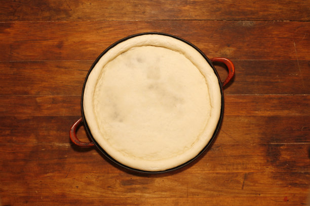 披萨面团摆放图片下载