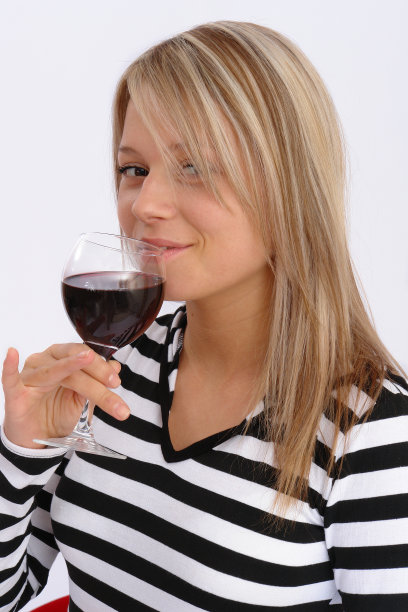 女孩喝酒的画像图片下载