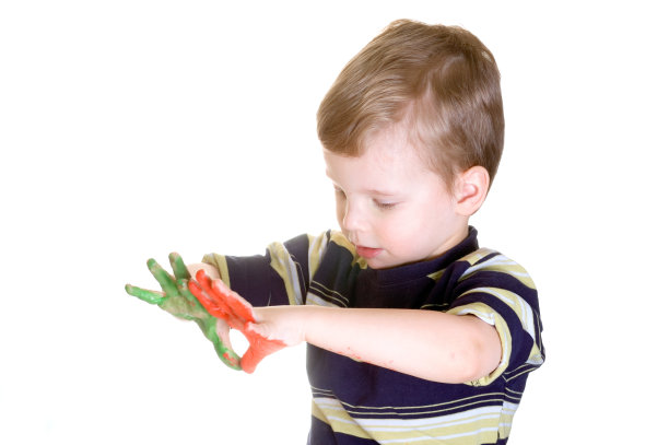 年轻的画家图片下载