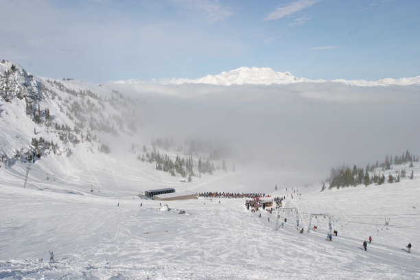 云上的娱乐图片下载