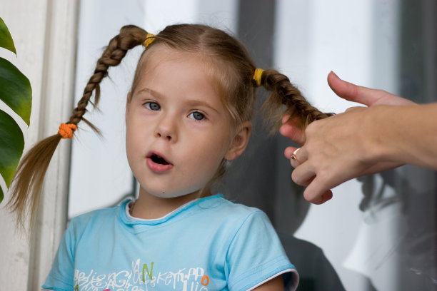 快乐的女孩图片下载
