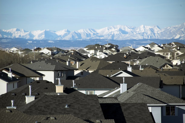 郊区的屋顶图片下载