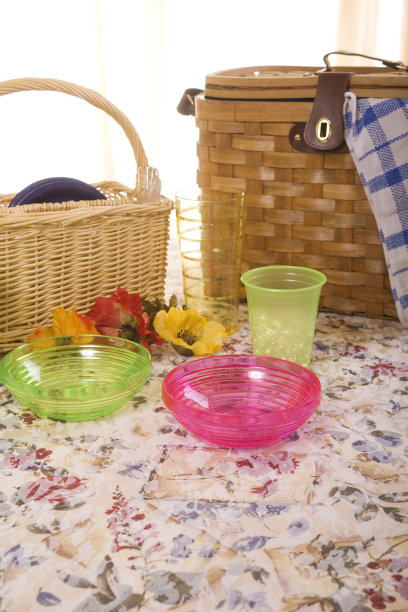 野餐桌上设置图片下载