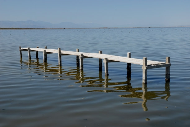 无用的码头图片下载