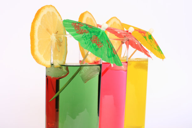 绿色，红色和黄色的饮料图片下载