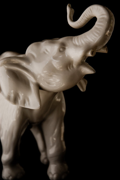 白瓷的大象图片下载
