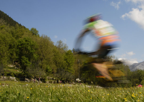 骑摩托车的人图片下载