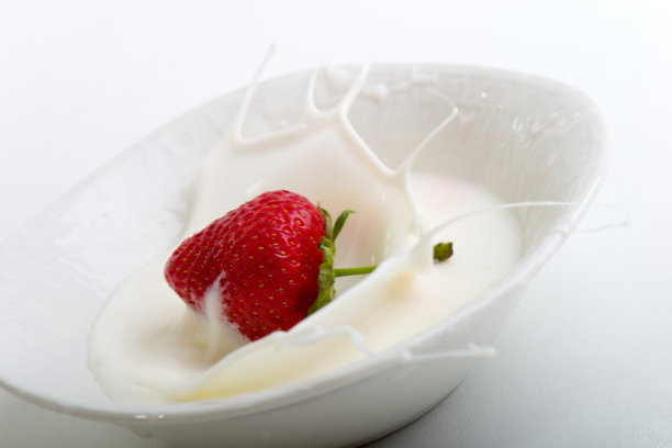 溅草莓图片下载