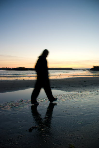 沉思走图片下载