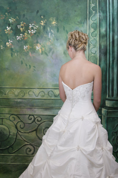 年轻漂亮的新娘图片下载