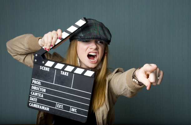 年轻的女导演与石板指向图片下载