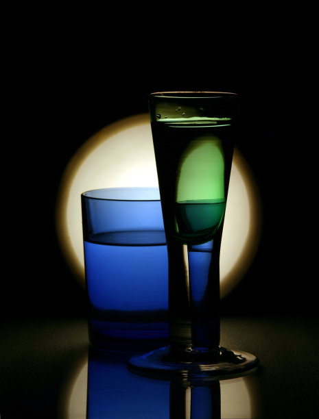 两个颜色的眼镜图片下载