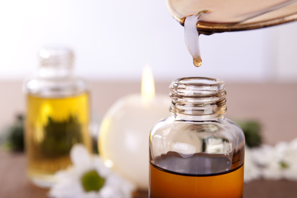 精油和花瓣图片下载