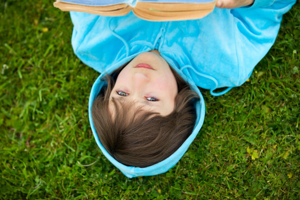 十几岁的学生图片下载
