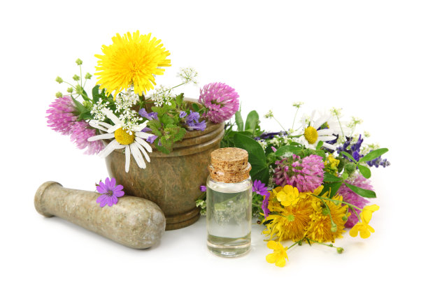 两束花，一个研钵和一小瓶精油图片下载
