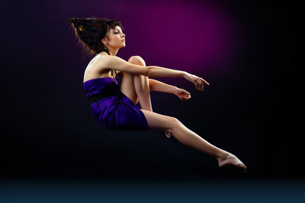 美丽的女士和零重力图片下载