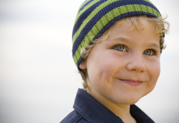 李尔男孩蓝色图片下载