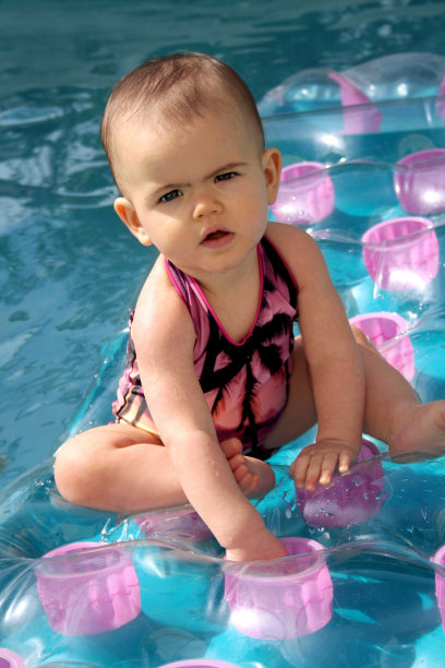 好奇的湿润图片下载