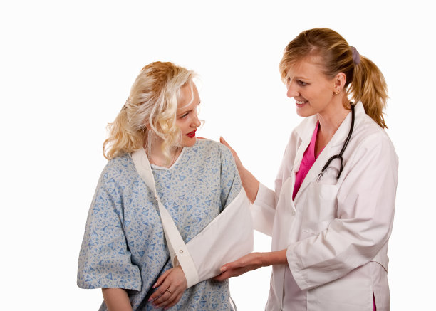 手臂扭伤的女人图片下载