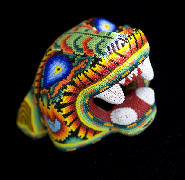 一个非常丰富多彩的编织美洲虎头图片下载