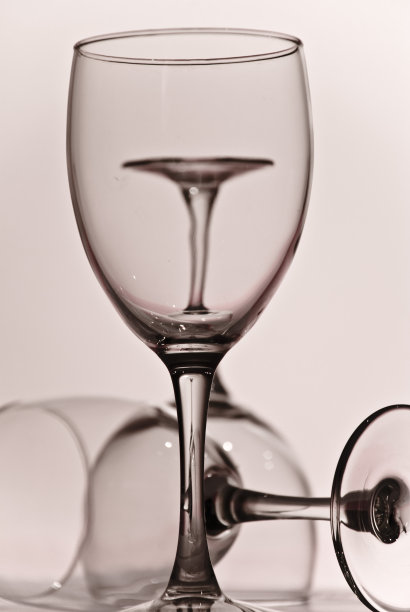 三个酒杯图片下载