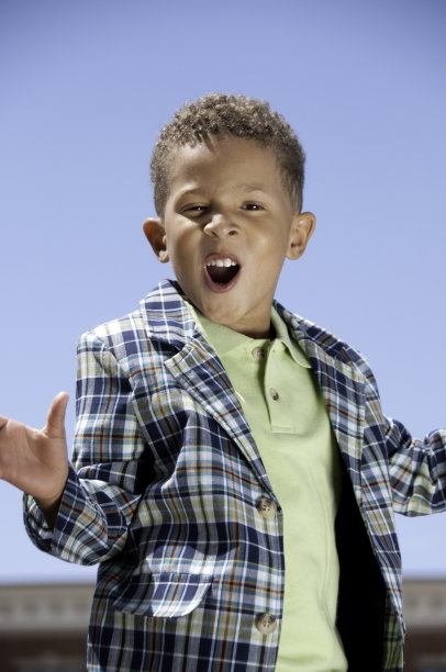 穿运动服的男孩图片下载