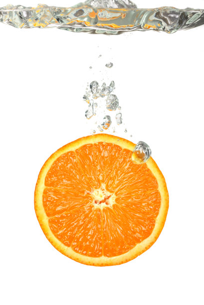 橙色在水中图片下载