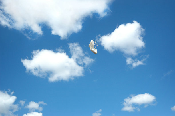 天空之鞋图片下载