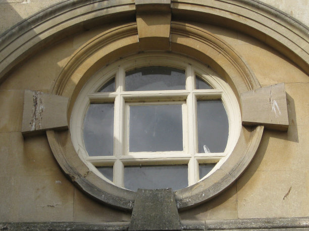 英国巴斯的圆窗。图片下载