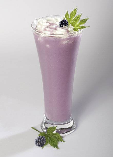 白色背景下的饮料特写镜头图片下载