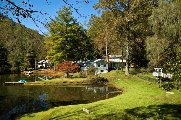 湖边的家图片下载