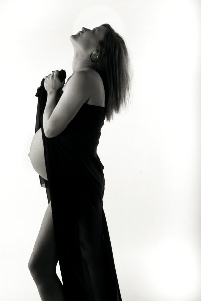 健康的年轻孕妇。图片下载