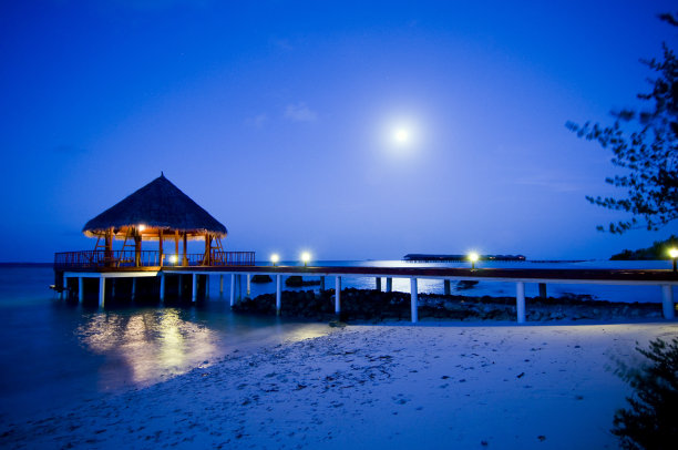 夜间水亭图片下载