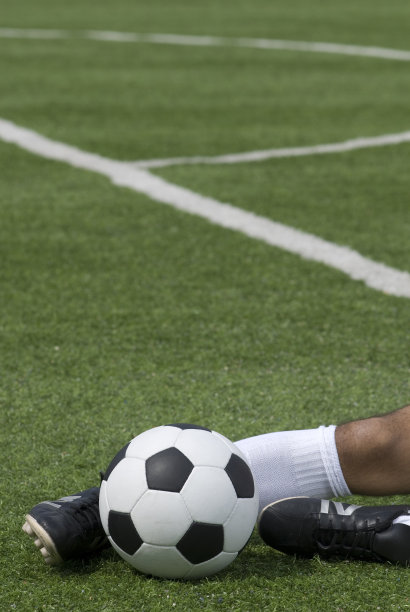 在球场上玩球图片下载