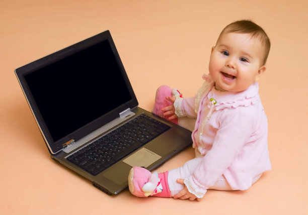 电脑天才小女孩，手提电脑图片下载