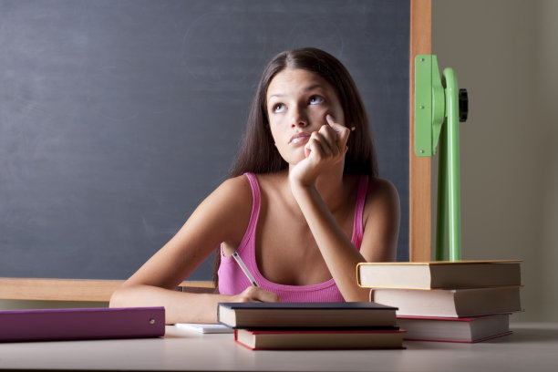 忧郁的学生图片下载