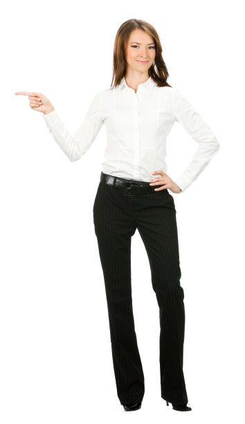一个穿着白衬衫黑裤子的年轻女人指着图片下载